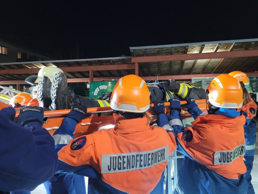 Übung mit der Drehleiter