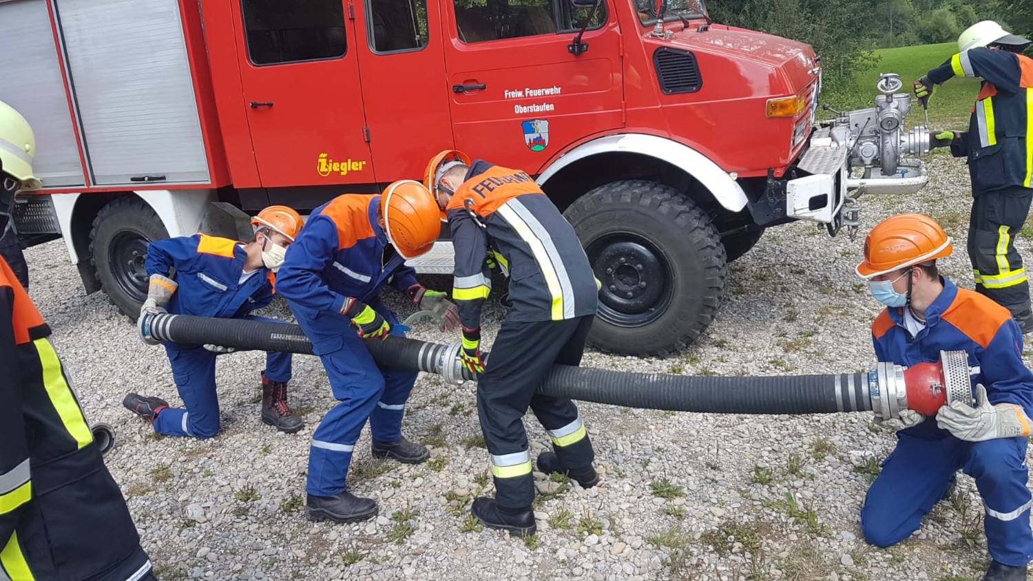 Jugendfeuerwehr Wiggensbach - Kuppeln einer Saugleitung