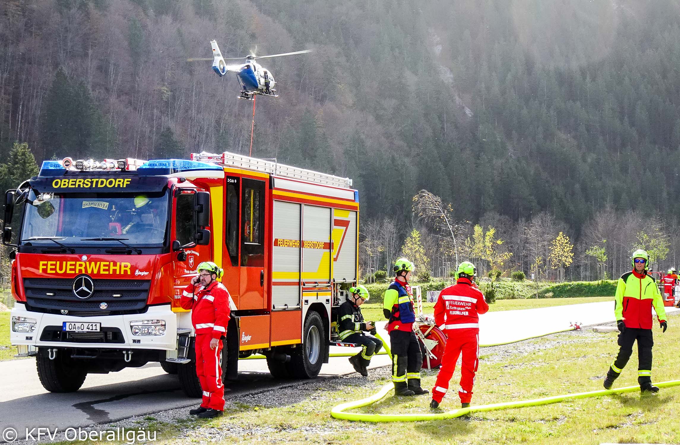 Löschfahrzeug LF 20 zum Befüllen der Außenlastbehälter