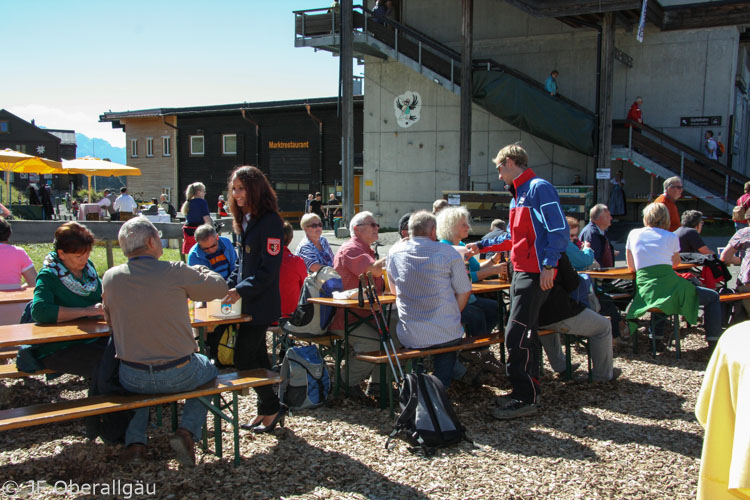 Spendensammler aus Bergwacht und Jugendfeuerwehr