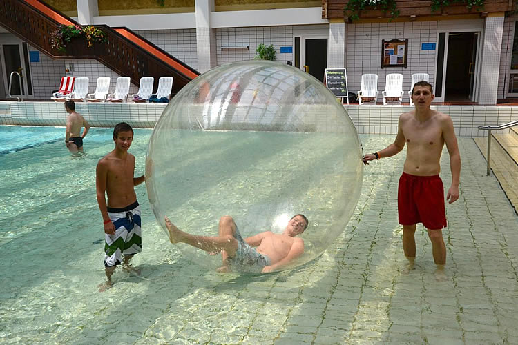 therme wasserlaufball